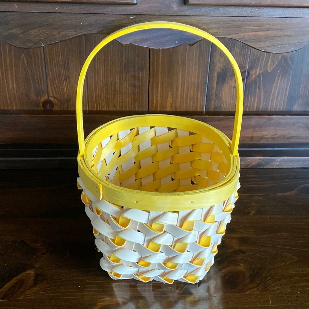3/$39 - Beautiful yellow and cream basket with handle